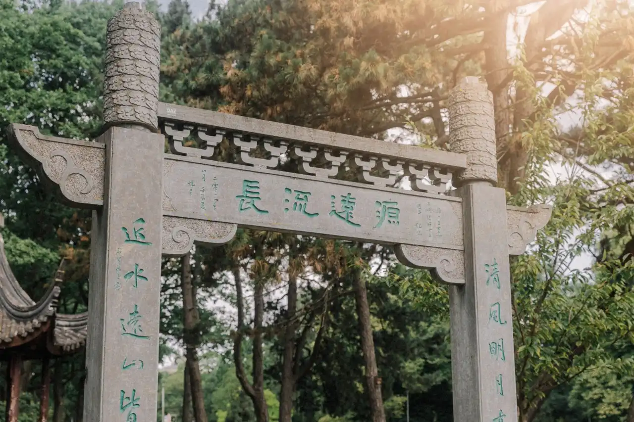 2025年智能家居系统集成技术演进与场景化应用分析